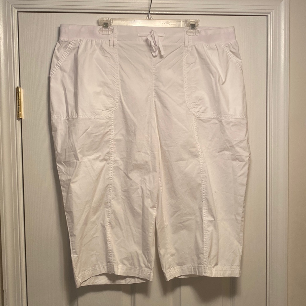Brand New Cato Bright White Caprissize 2224w